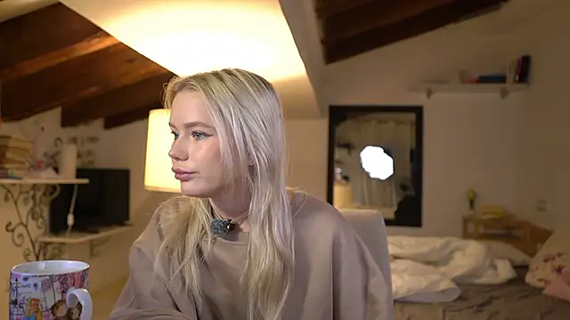 LexieLoree online show from November 17, 4:05 am