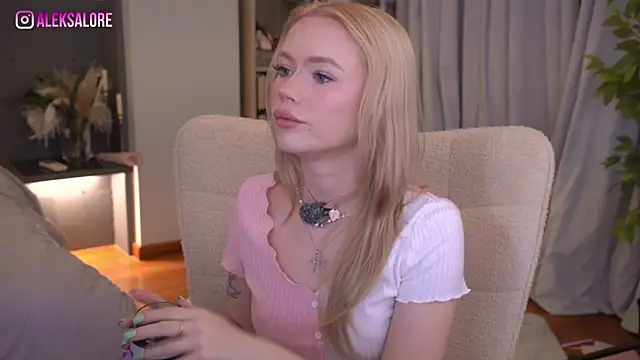 LexieLoree online show from June 10, 2:57 am