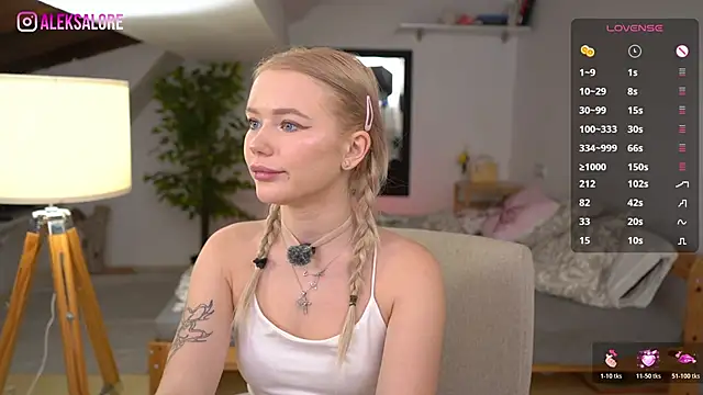 LexieLoree online show from December 2, 4:14 am