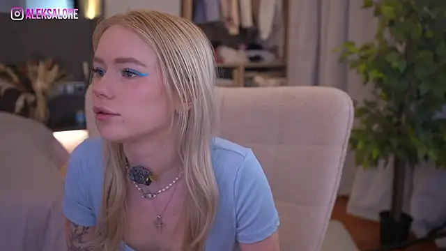 LexieLoree online show from March 25, 3:06 am