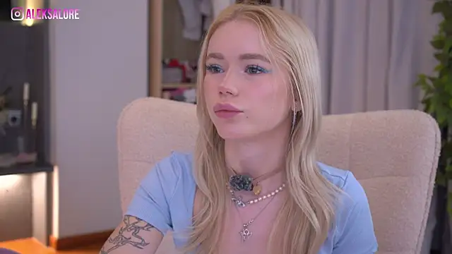 LexieLoree online show from April 19, 2:34 am