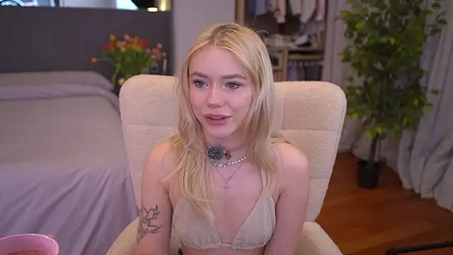 LexieLoree online show from March 13, 3:11 am