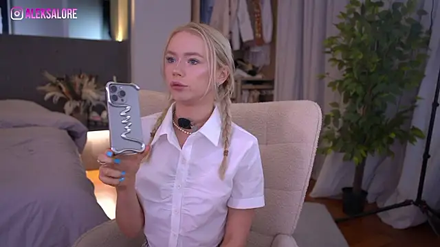 LexieLoree online show from March 30, 2:35 am