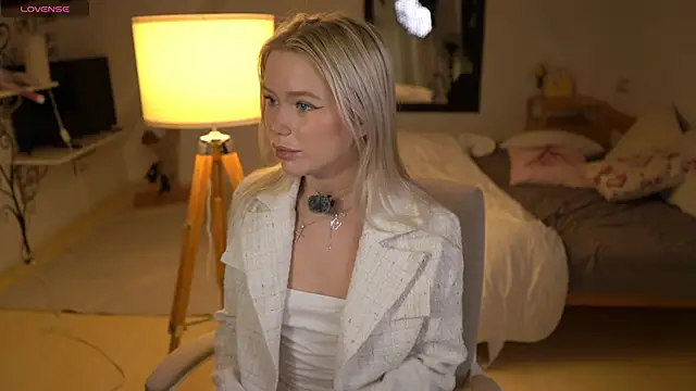 LexieLoree online show from November 13, 4:05 am