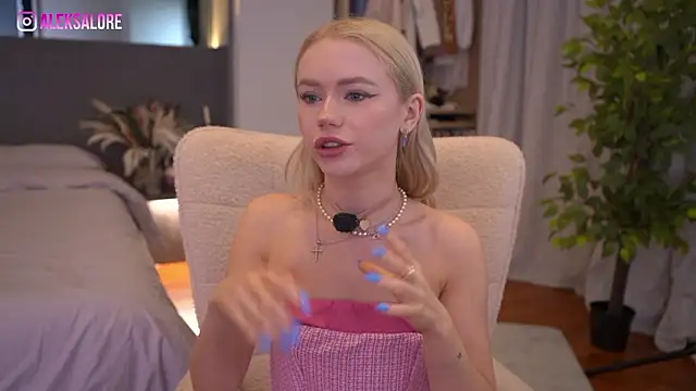 LexieLoree online show from March 29, 2:35 am