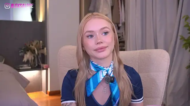 Snapshot of LexieLoree chatting on June 7, 3:01 am LexieLoree online show from June 7, 3:01 am