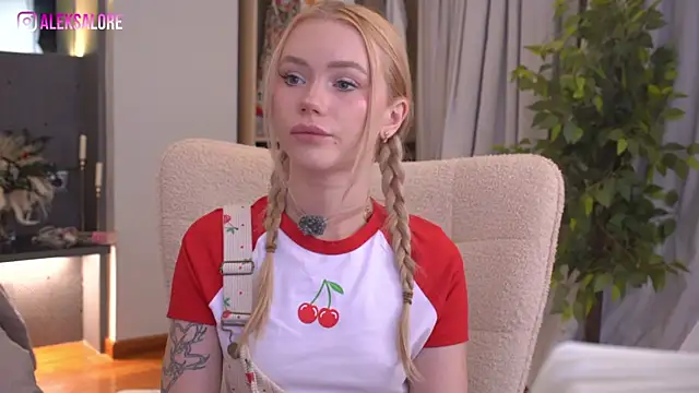 LexieLoree online show from June 25, 3:04 am