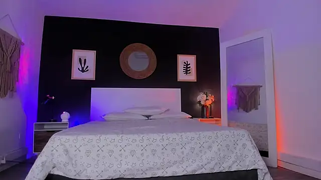 VioletPaket online show from November 4, 11:36 am