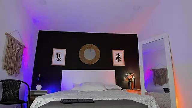 VioletPaket online show from November 23, 2:27 pm