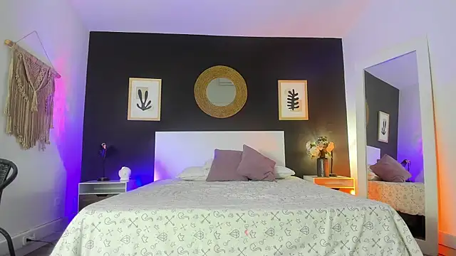 VioletPaket online show from November 14, 11:47 am