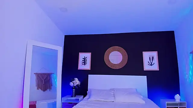 VioletPaket online show from March 18, 3:13 pm