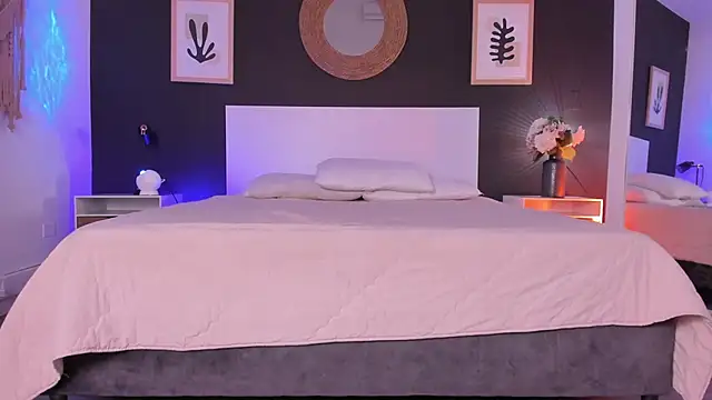 VioletPaket online show from October 8, 11:34 am