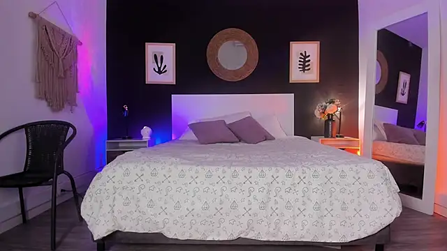 VioletPaket online show from November 16, 1:27 pm