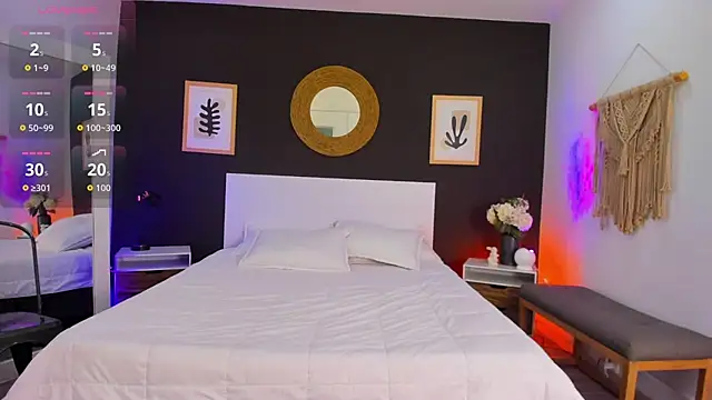 VioletPaket online show from March 28, 12:39 pm