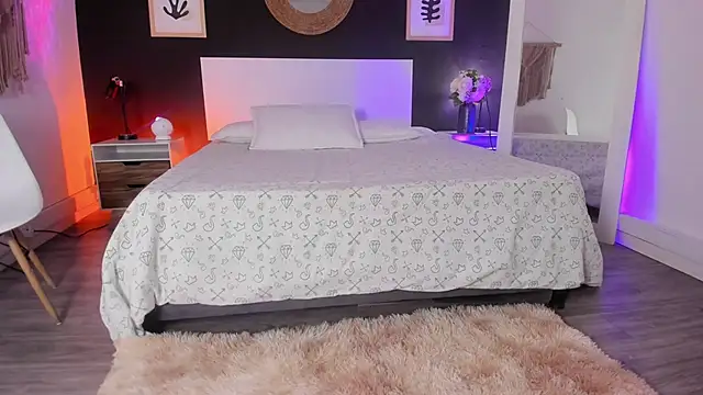 VioletPaket online show from October 29, 11:42 am