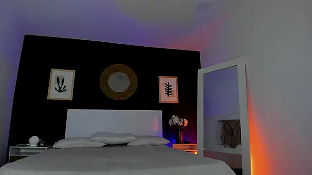 VioletPaket online show from January 5, 5:27 pm