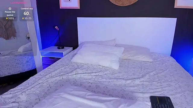 VioletPaket online show from March 14, 1:06 pm