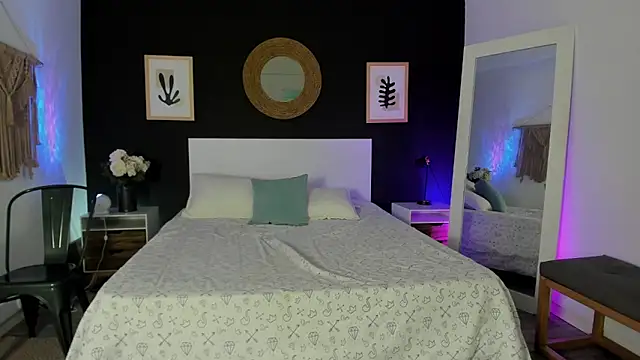 VioletPaket online show from February 11, 11:43 am