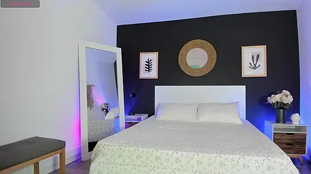 VioletPaket online show from March 7, 12:32 pm