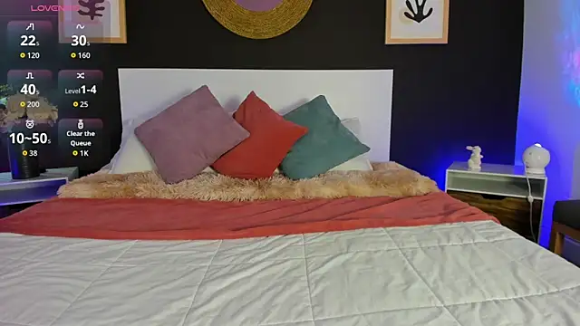 VioletPaket online show from April 10, 11:39 am