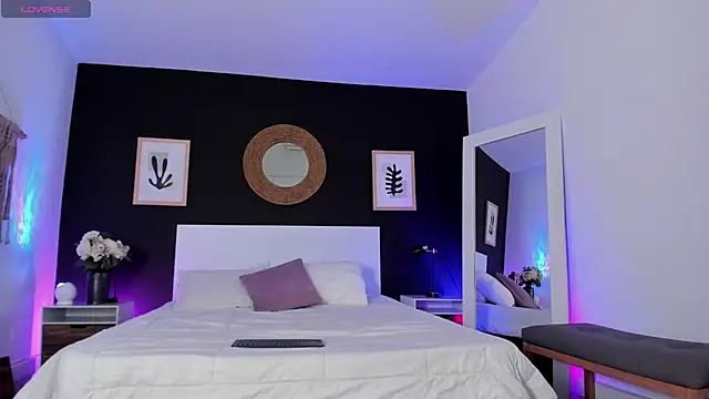 VioletPaket online show from February 21, 12:18 pm