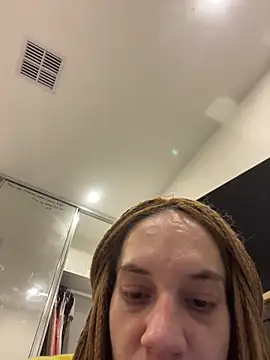 Snapshot of Khloestarh chatting on February 21, 3:25 pm Khloestarh online show from February 21, 3:25 pm