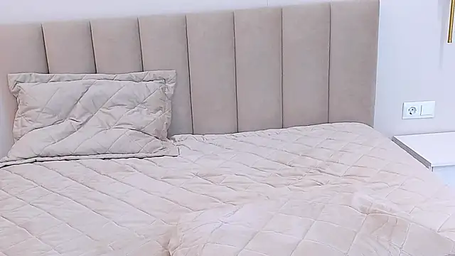 lulu wolf online show from June 25, 5:12 am