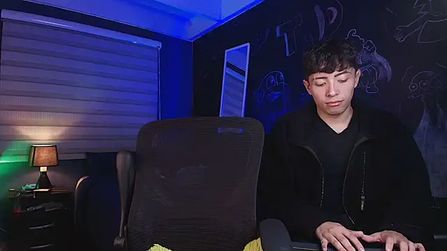 thiago rockwelll online show from April 16, 10:38 am