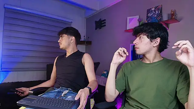 Snapshot of thiago_rockwelll chatting on October 3, 7:54 am thiago rockwelll online show from October 3, 7:54 am