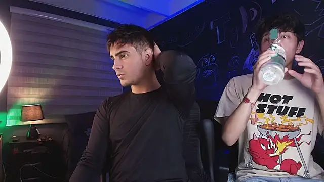 thiago rockwelll online show from April 8, 11:50 pm