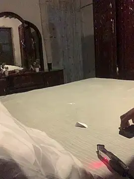 Snapshot of DManL chatting on December 21, 9:04 pm DManL online show from December 21, 9:04 pm