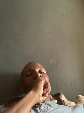 Snapshot of DManL chatting on December 22, 11:54 am DManL online show from December 22, 11:54 am