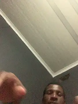 Snapshot of DManL chatting on December 16, 4:44 pm DManL online show from December 16, 4:44 pm