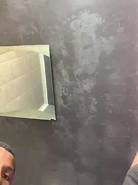 Snapshot of DManL chatting on October 31, 9:50 am DManL online show from October 31, 9:50 am