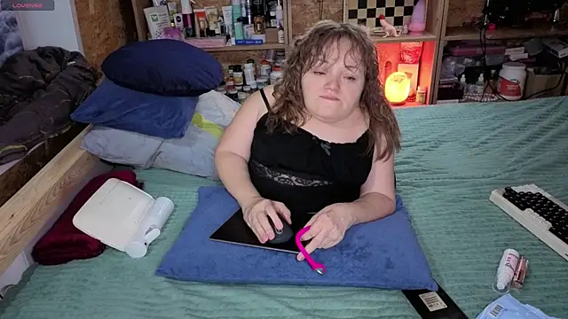 MiniNatalie online show from December 4, 1:43 pm