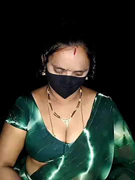 Snapshot of vintage-vibs chatting on February 10, 6:40 pm vintage-vibs online show from February 10, 6:40 pm