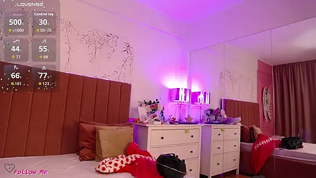 Snapshot of PinkySparks chatting on December 15, 6:14 pm PinkySparks online show from December 15, 6:14 pm