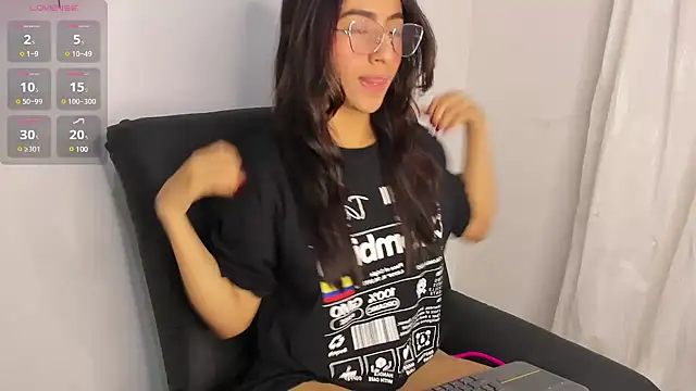 Snapshot of Samara_Bax chatting on December 4, 12:35 am Samara Bax online show from December 4, 12:35 am