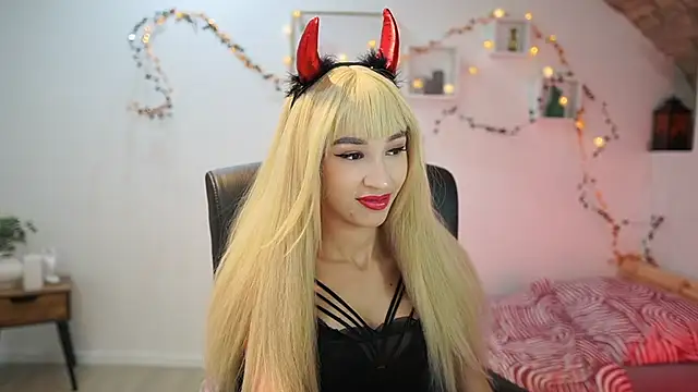 Amai  Liu online show from October 31, 7:10 pm