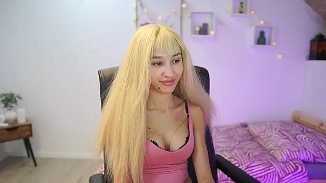 Amai  Liu online show from November 19, 6:52 pm