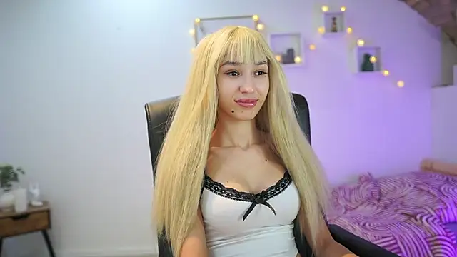 Amai  Liu online show from October 24, 5:56 pm