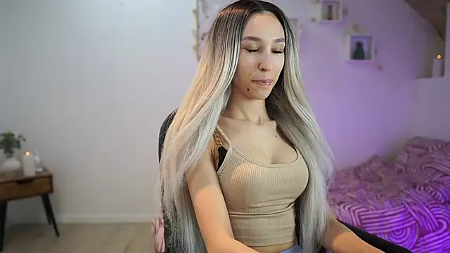 Amai  Liu online show from February 26, 7:10 pm