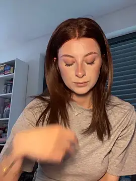 Mia-Minou online show from April 19, 10:05 am