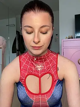 Mia-Minou online show from January 15, 1:25 pm