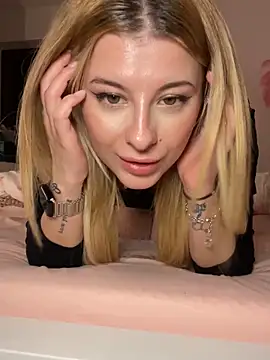 Snapshot of Mia-Minou chatting on March 3, 4:54 am Mia-Minou online show from March 3, 4:54 am