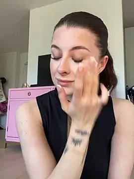 Mia-Minou online show from March 5, 11:18 am