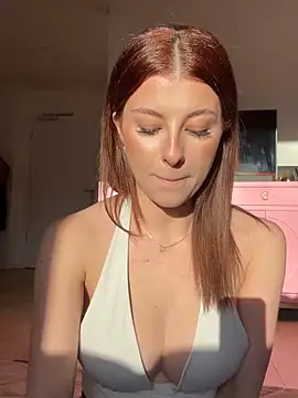 Mia-Minou online show from March 30, 4:30 pm