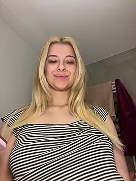 Snapshot of Mia-Minou chatting on March 16, 12:22 pm Mia-Minou online show from March 16, 12:22 pm