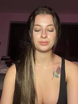 Snapshot of Mia-Minou chatting on November 10, 10:26 pm Mia-Minou online show from November 10, 10:26 pm