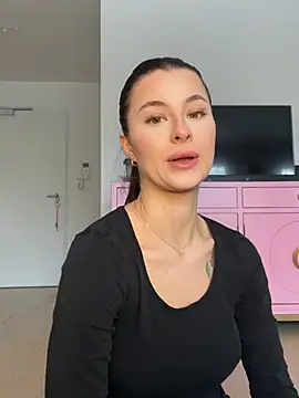 Mia-Minou online show from February 10, 10:58 am